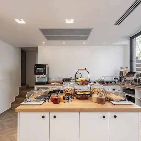 Отель Miss Marrone 4*