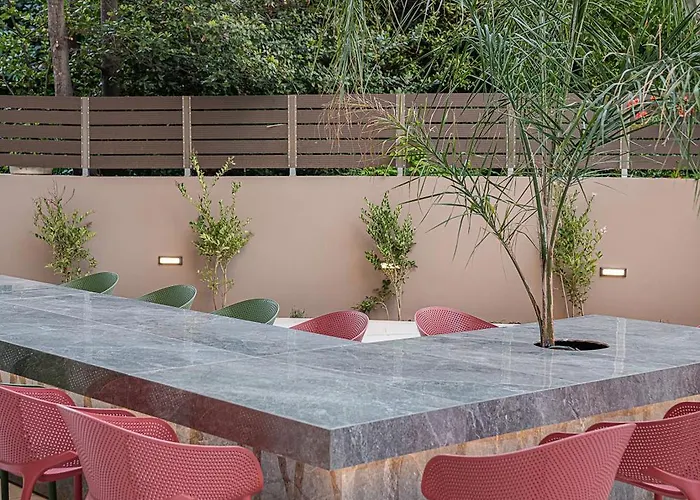 Miss Marrone Hriszí Aktí Haniá