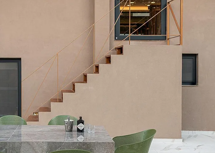 Miss Marrone Hriszí Aktí Haniá